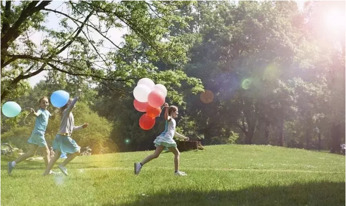 孩子們的童年究竟能有多美？何必想象，點擊即享！